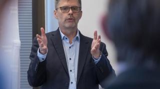 Alfred Schön will mit seinen Vorträgen das Vertrauen zur Exekutive stärken.