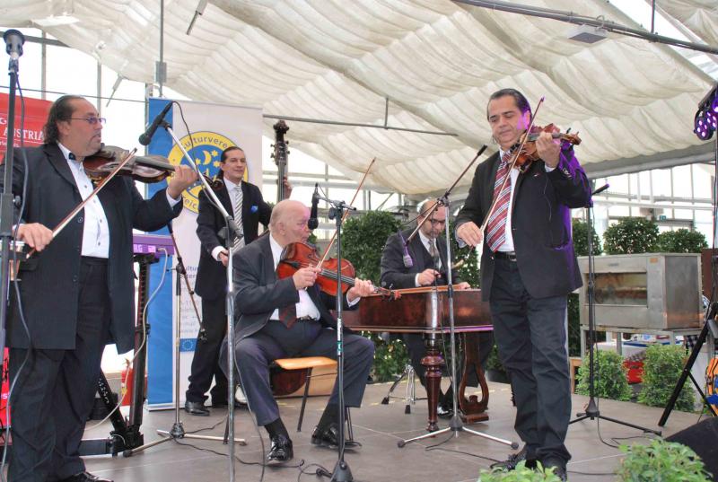 Traditionelle ungarische Roma-Musik mit der Bandy Gypsy Band.