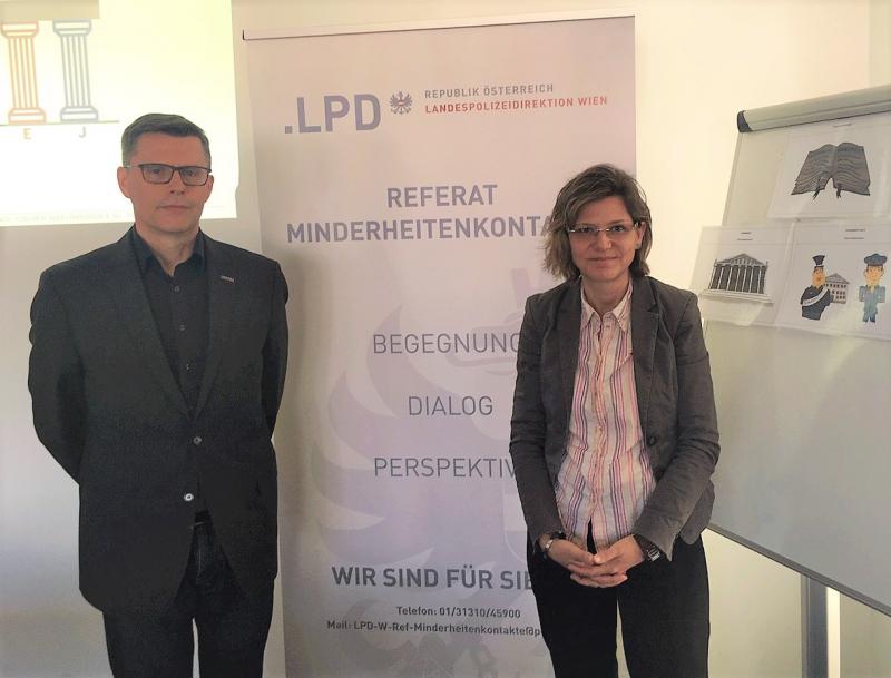 Gruppeninspektor Mag. Alfred Schön und Bezirksinspektorin Christina Gabriel