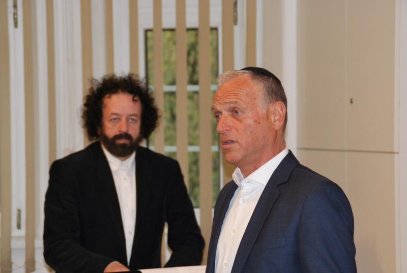 Elias Meiri und Oberkantor Shmuel Barzilai (v.l.)