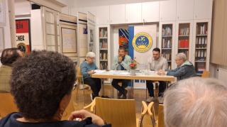 Obmann Christian Klippl berichtet über die Vereinsaktivitäten. Schriftführerin Christine Gaal, Christian Klippl, Obmann-Stv. Alexander Sarközi, Kassierin Helga Sarközi (v.l.). 