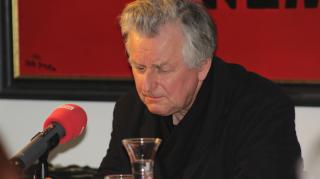 Johannes Silberschneider studierte Schauspiel an der Hochschule für Musik und darstellende Kunst und am Max-Reinhardt-Seminar in Wien.