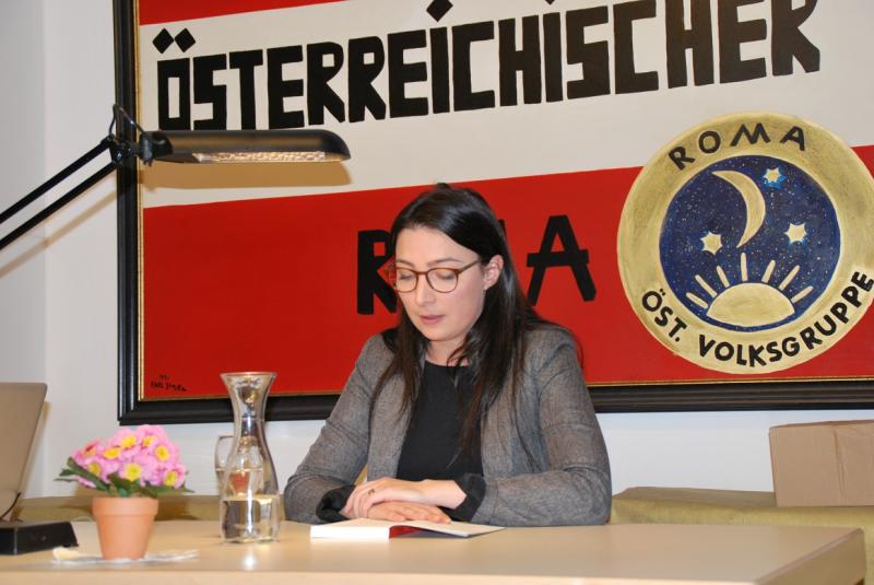 Katharina Janoska studierte vergleichende Literarturwissenschaft